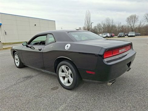 Used 2014 Dodge Challenger SXT image 7