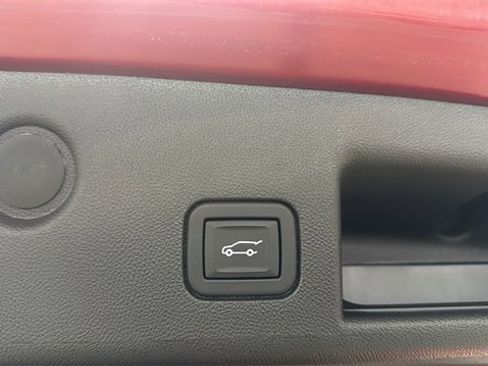 Used 2023 Chevrolet Equinox Premier image 30