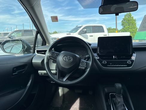 Used 2024 Toyota Corolla LE FWD image 2