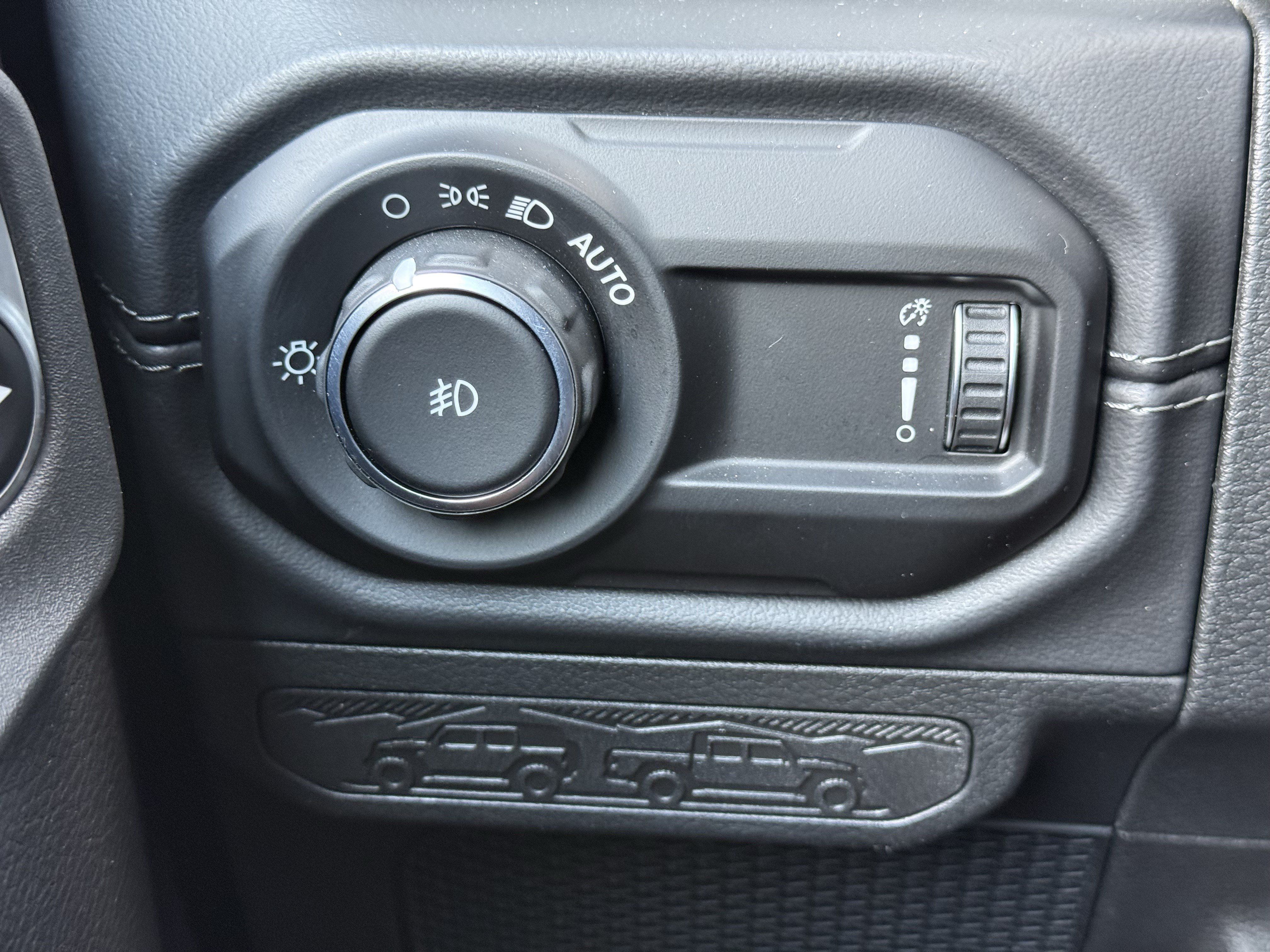 Used 2026 Jeep Wrangler Unlimited Sahara AWD/4WD image 27