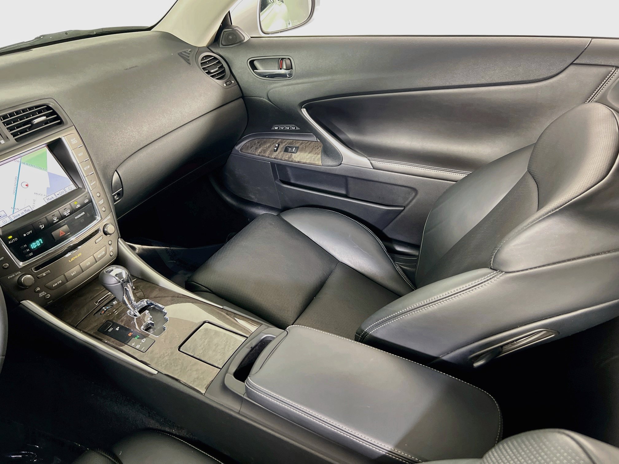 Used 2010 Lexus IS 250C w/ Luxury Pkg RWD image 23