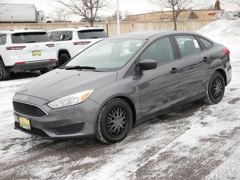 Used 2018 Ford Focus S image 3