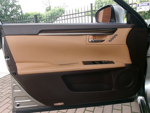 Used 2016 Lexus ES 350 w/ Luxury Package w/Wood Trim FWD image 11