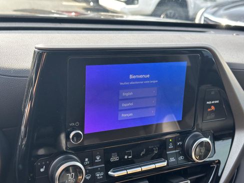Used 2025 Toyota Highlander XLE AWD/4WD image 11