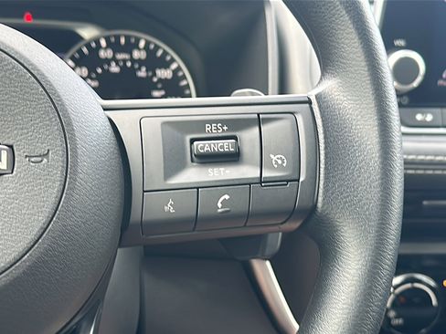 Used 2023 Nissan Rogue S image 28