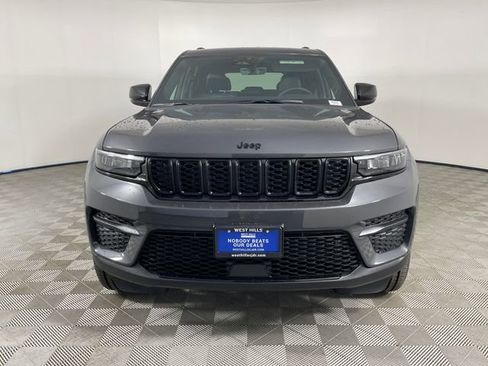 New 2025 Jeep Grand Cherokee Altitude image 25