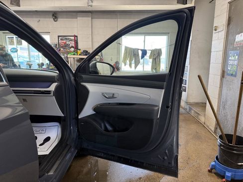 Used 2025 Hyundai Tucson Limited image 28