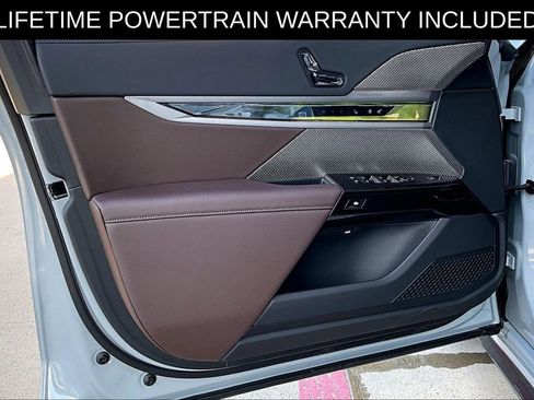 Used 2025 BMW 740i xDrive image 21