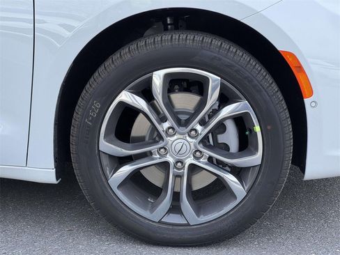 New 2026 Chrysler Pacifica Pinnacle image 12