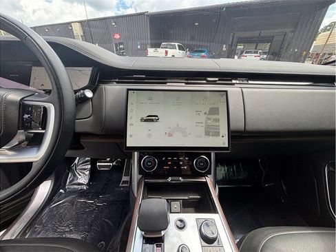 Used 2023 Land Rover Range Rover SE AWD/4WD image 11