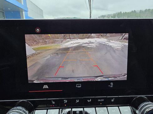 Used 2024 GMC Canyon AT4 w/ Canyon Safety Plus Package image 18