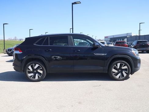 Used 2025 Volkswagen Atlas Cross Sport SE image 4