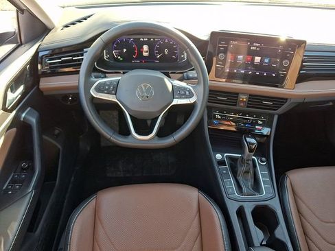 Used 2025 Volkswagen Jetta SEL image 12