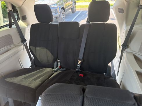 Used 2011 Dodge Grand Caravan Mainstreet w/ PWR Convenience Group FWD image 24