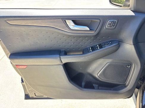 Used 2020 Ford Escape Titanium image 15