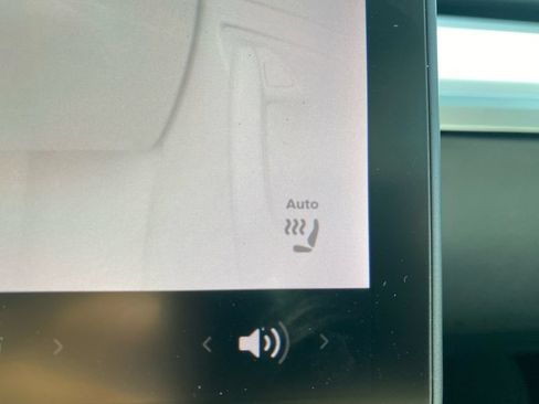 Used 2021 Tesla Model Y Long Range AWD/4WD image 17
