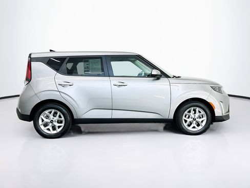 Used 2025 Kia Soul LX w/ LX Technology Package FWD image 10