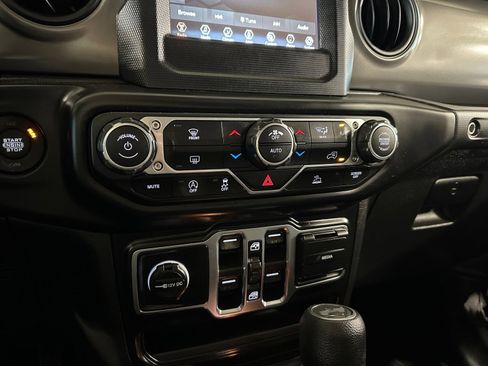 Used 2022 Jeep Wrangler Unlimited Sport AWD/4WD image 32