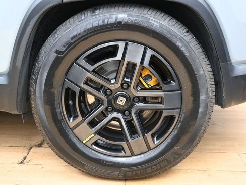 Used 2023 Rivian R1S Adventure AWD/4WD image 11