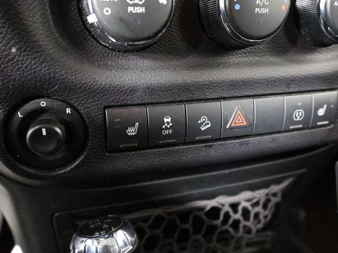 Used 2017 Jeep Wrangler 75th Anniversary image 36