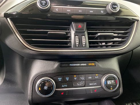 Used 2020 Ford Escape SE image 20