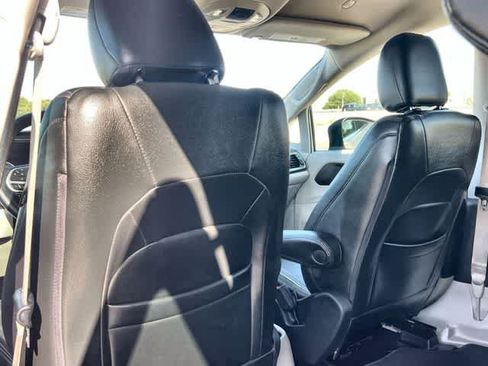 Used 2020 Chrysler Voyager LX FWD image 13