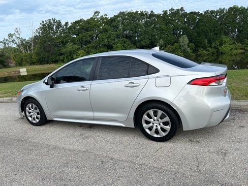Used 2021 Toyota Corolla LE FWD image 4