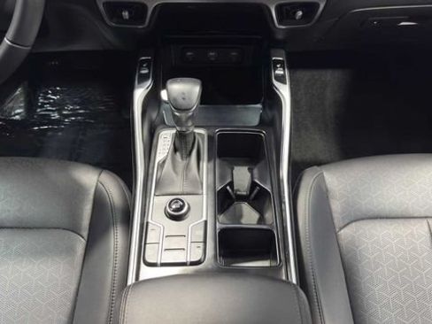Used 2022 Kia Sorento S FWD image 19