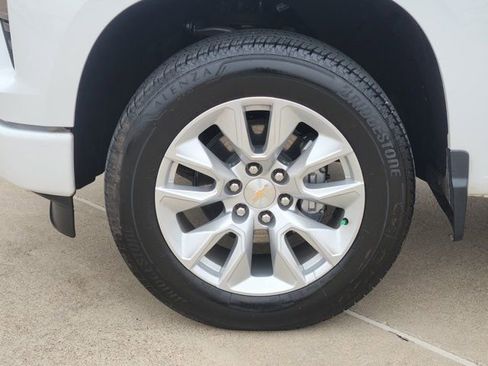 Used 2025 Chevrolet Silverado 1500 Custom image 17