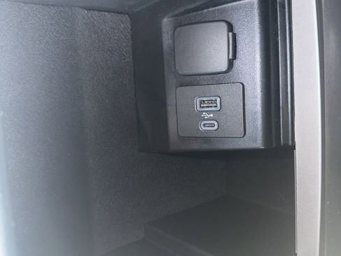 Used 2023 Ford Explorer Limited w/ Equipment Group 301A image 28