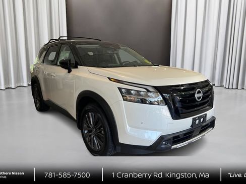 Certified 2024 Nissan Pathfinder SL w/ SL Premium Package AWD/4WD image 3