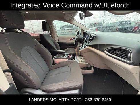 Used 2020 Chrysler Pacifica Touring image 10