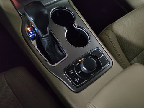 Used 2020 Jeep Grand Cherokee Limited w/ Luxury Group II image 26