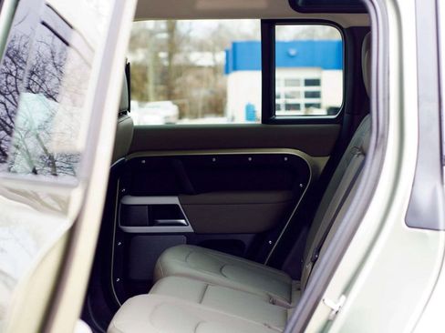 Used 2024 Land Rover Defender 110 S image 19