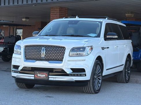 Used 2020 Lincoln Navigator Reserve w/ Luxury Package image 3