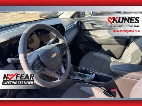 Used 2025 Chevrolet TrailBlazer LT w/ Driver Confidence Package image 21