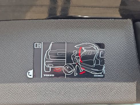 Used 2024 Volvo XC90 B5 Core w/ Protection Package Premier image 8