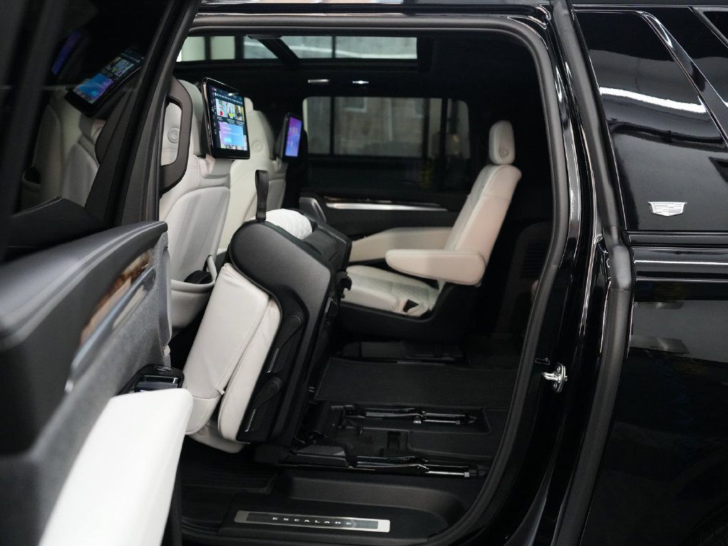 Used 2025 Cadillac Escalade ESV Sport Platinum AWD/4WD image 34