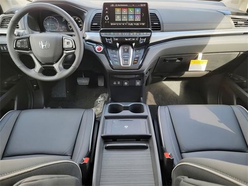 New 2026 Honda Odyssey Touring image 17