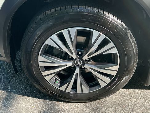 Certified 2023 Nissan Rogue SV FWD image 10