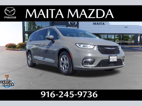 Used 2023 Chrysler Pacifica Limited FWD image 1