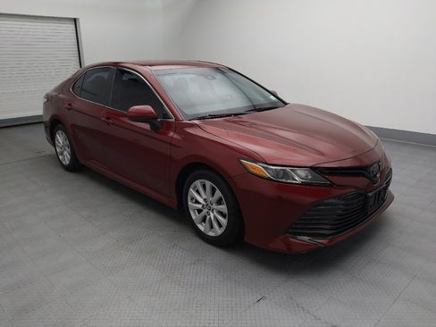 Used 2018 Toyota Camry LE image 11