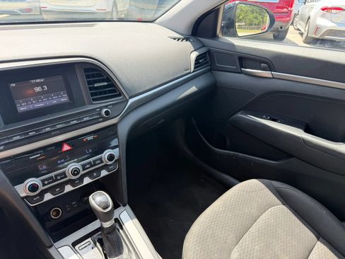 Used 2020 Hyundai Elantra SE w/ Cargo Package (C1) FWD image 11