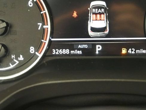 Used 2023 Nissan Rogue SV AWD/4WD image 14
