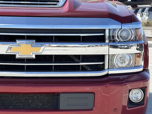Used 2018 Chevrolet Silverado 2500 High Country w/ Duramax Plus Package image 9