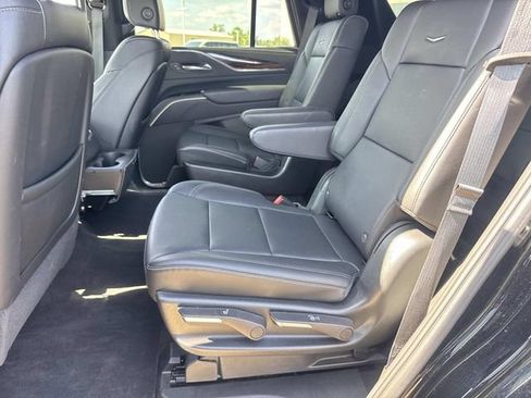Used 2023 Cadillac Escalade Luxury RWD image 15