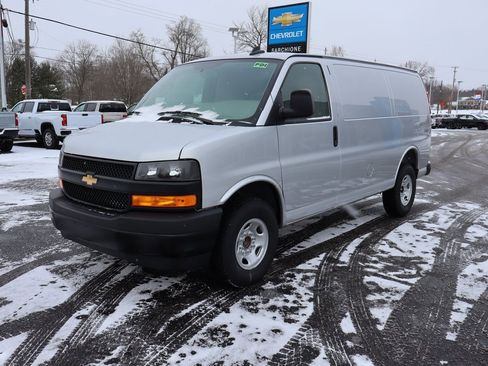 New 2025 Chevrolet Express 3500 w/ Driver Convenience Package image 18