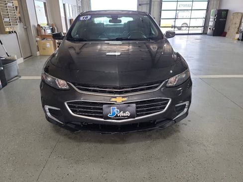 Used 2016 Chevrolet Malibu LT w/ Leather Package FWD image 3