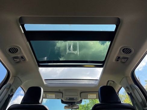 Used 2020 Ford Explorer XLT w/ Equipment Group 202A AWD/4WD image 48