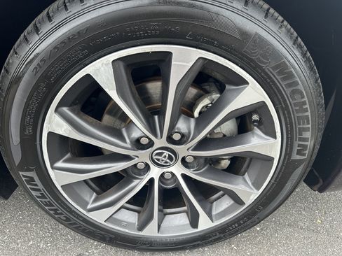 Used 2017 Toyota Avalon XLE w/ Carpet Mat Package FWD image 33